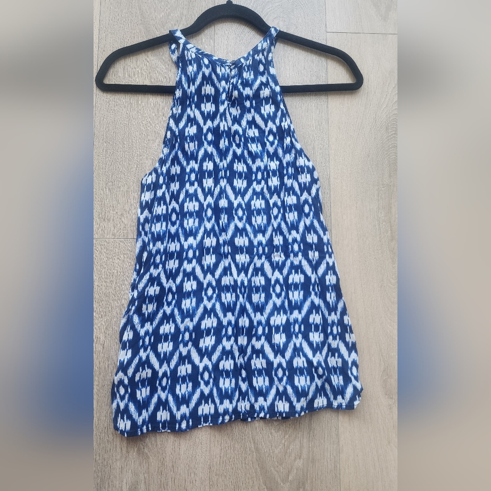 3/$25 - Old Navy blue patterned flowy tank top with keyhole size S